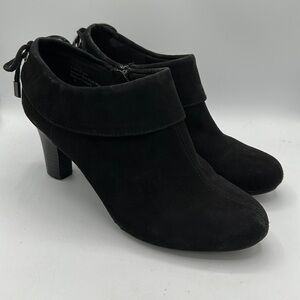 Coach and Four black suede-like heels, size 6